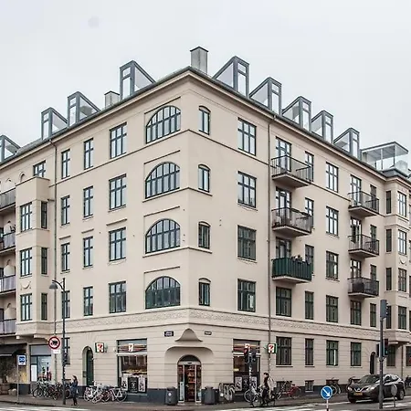 Apartment Centralt Beliggende Lejlighed *